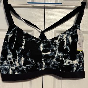 NWT adjustable medium support sports bra